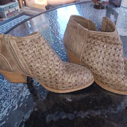 Women's Boots Size 7