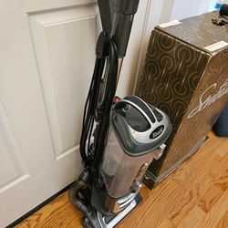 New Cond SHARK NAVIGATOR VACUUM WORKS EXCELLENT  , AMAZING POWER SUCES  , IN THE BOX  ,WORKS EXCELLENT