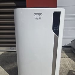 Delonghi Pinguino Deluxe Portable Air Conditioner, 550 sq. ft, White