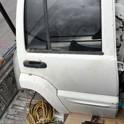 Jeep 2004 Door, Hood And Transmision