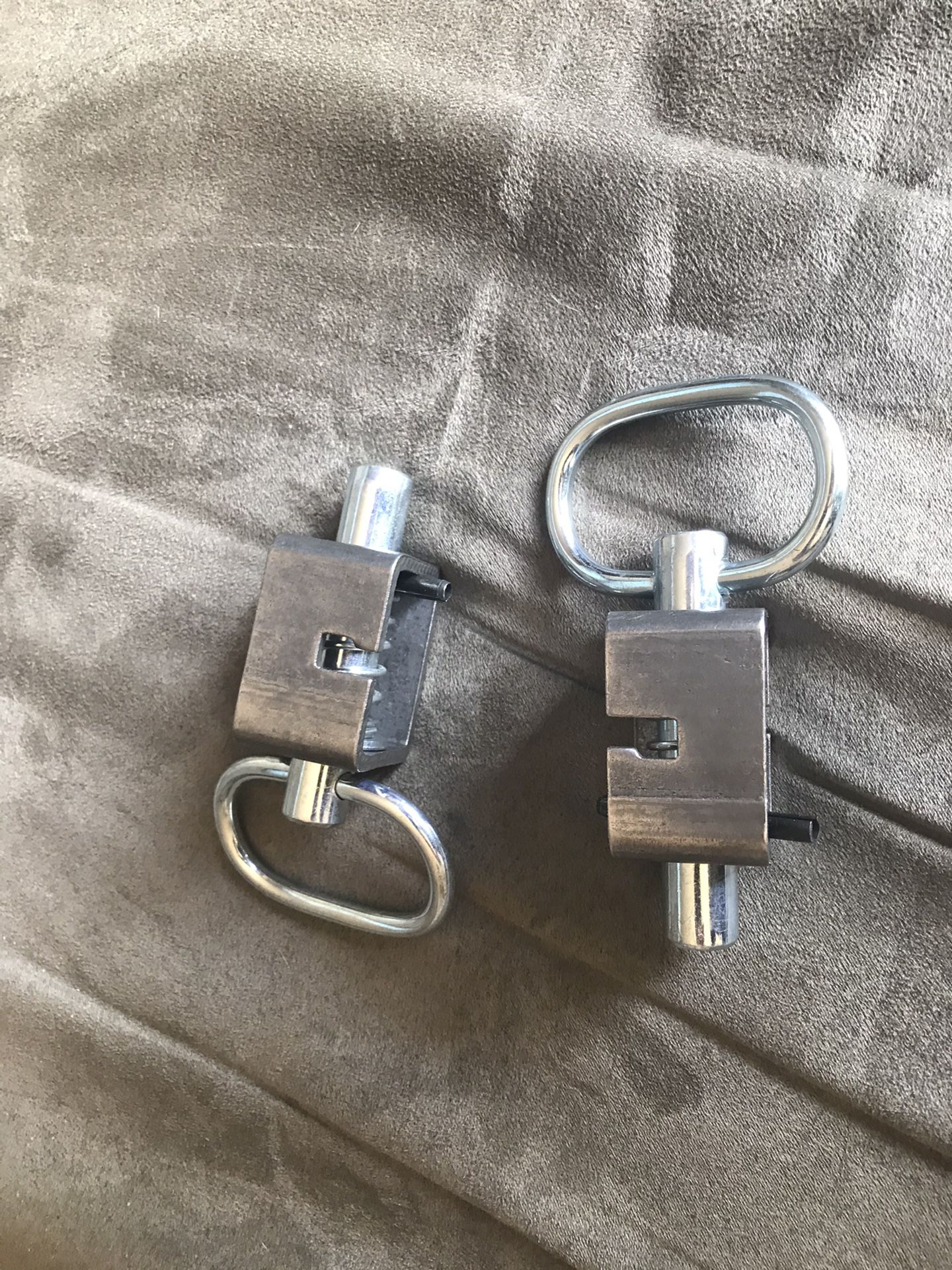 Heavy duty Utility trailer lock pins