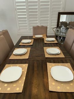 Gallery dinner and salad plates set