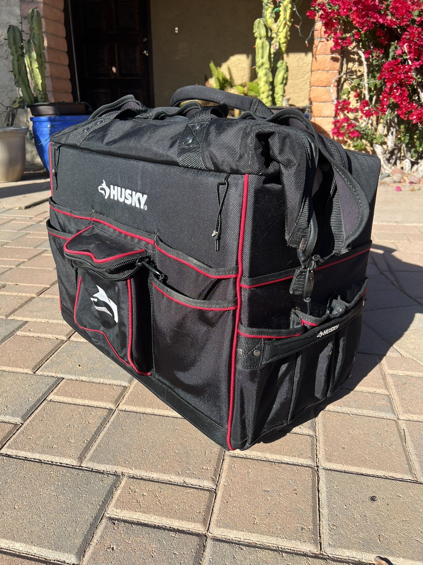 HUSKY 22 Pro Grade Rolling Tool Tote, Water Resistant