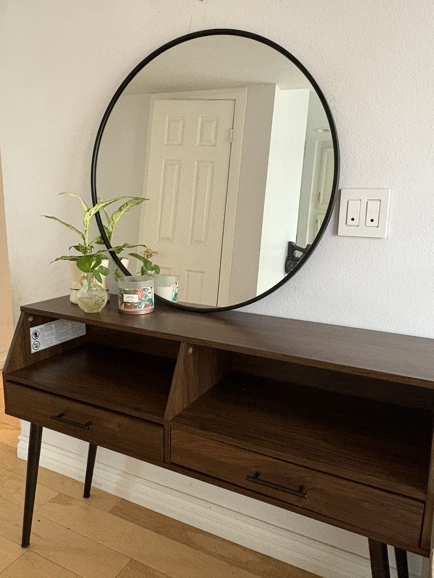 Entry Table And mirror