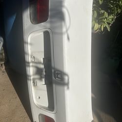 Cajuela para civic  cuope de 2 puertas queda del 1996 al 2000 cuope es la original  oem y elm buenas condiciones