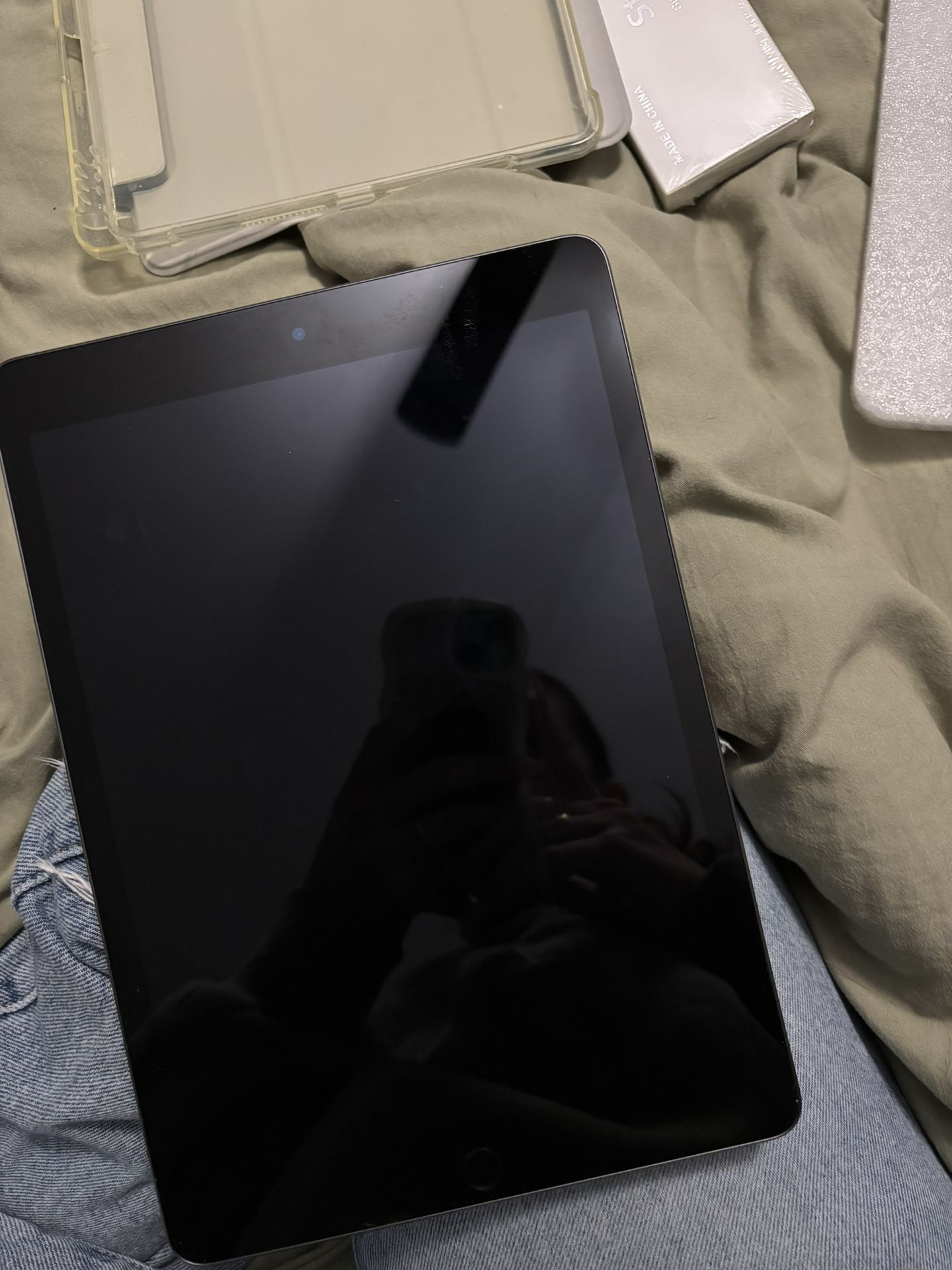 IPAD 9TH GENERATION CHARGER INCLUDED