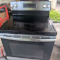 General Electric Stove and microwave 
