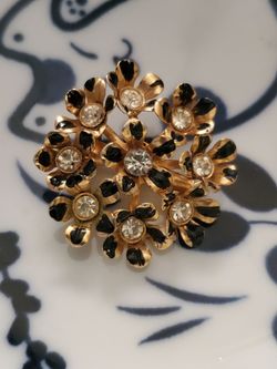 Vintage Black Enamel Gold Tone Floral Wreath Brooch Clear Rhinestone Pin