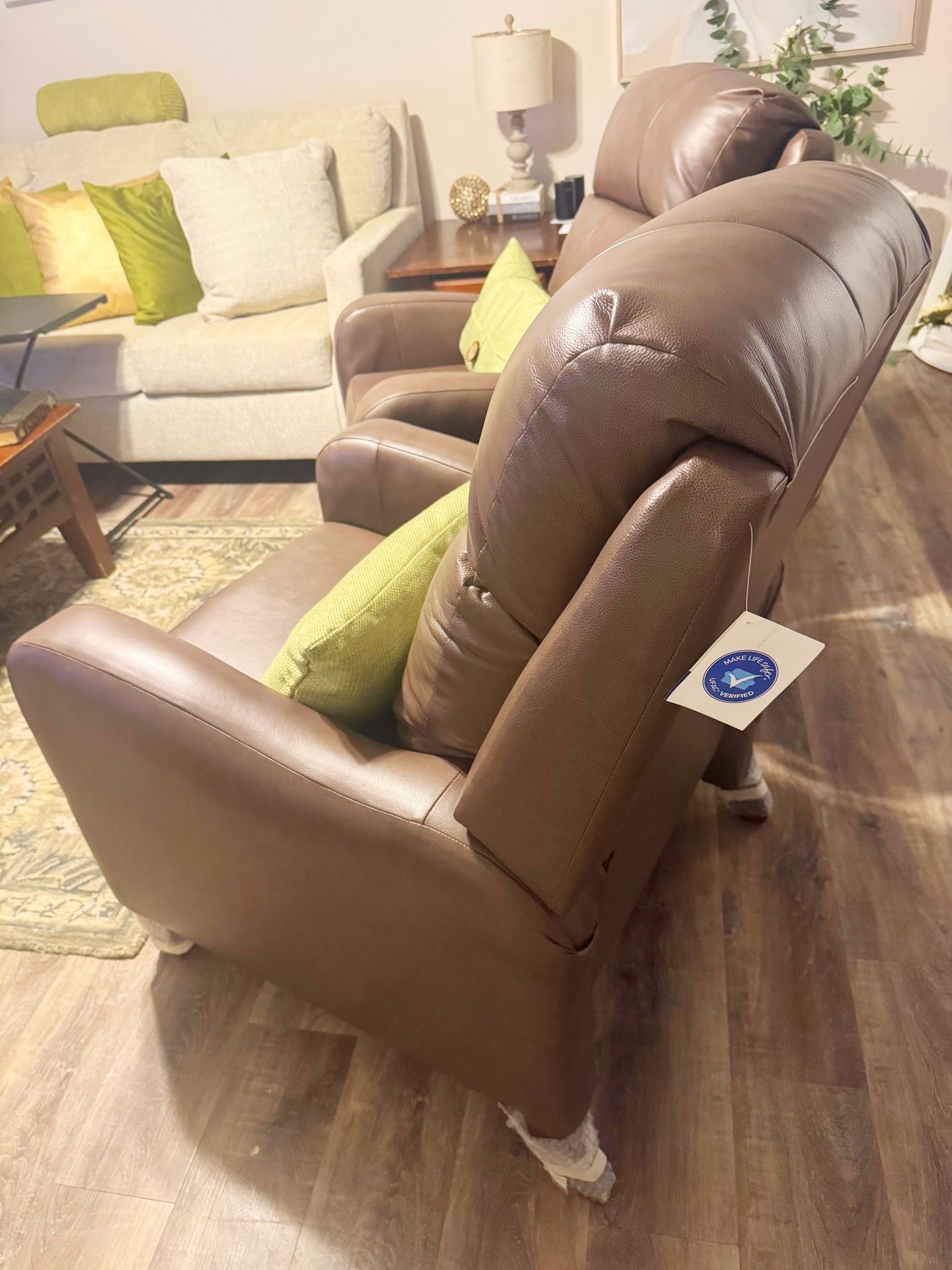 (1) Brand New Recliner Chair in Mocha Brown 🤤