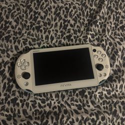 PS Vita 2000