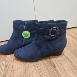 East Fifth Women's Booties size 6.5M navy faux suede Upper Zip Up New