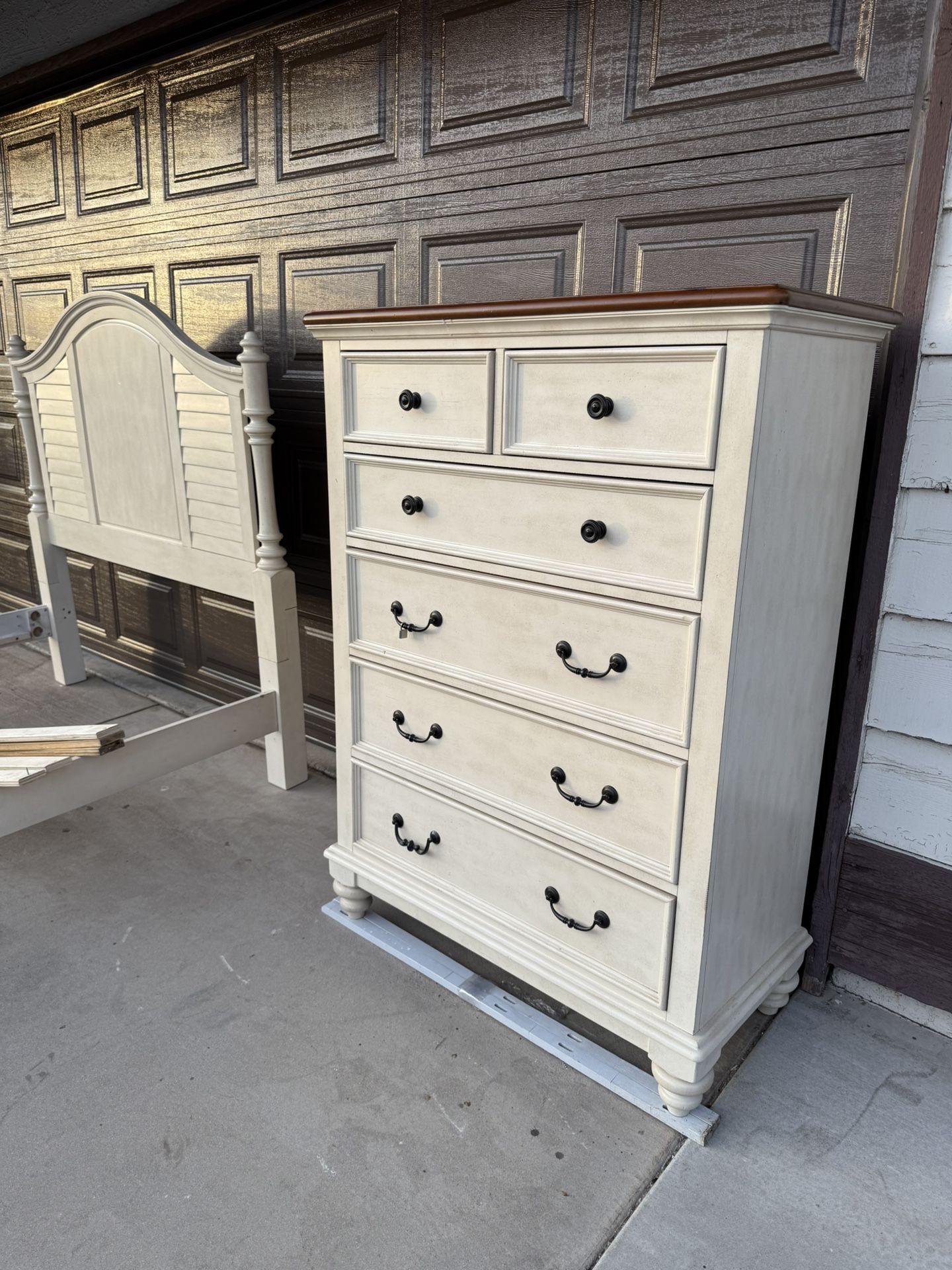 Beautiful Full Size Bed Set