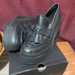 Converse ~~women Shoes!!