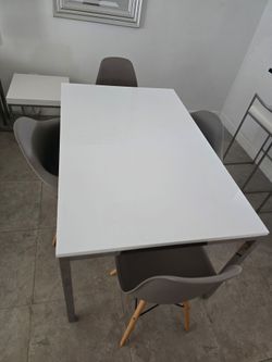 Dinning table with chairs