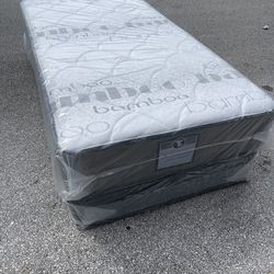 NEW MATTRESS TWIN SIZE PLUSH WITH BOX SPRING
