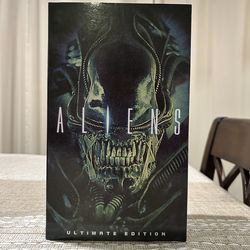 NECA Aliens Ultimate Xenomorph Figure