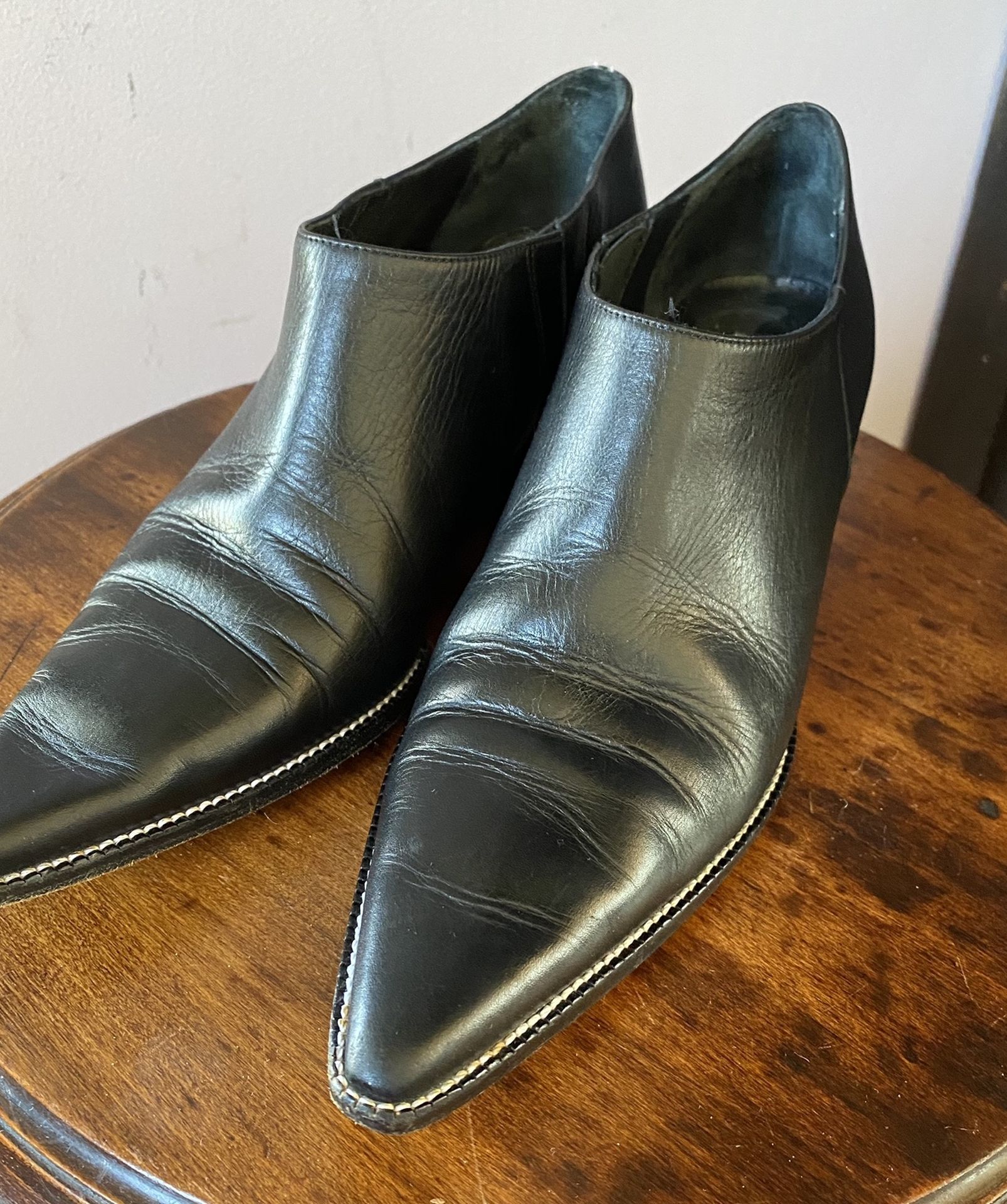 Michael Kors booties size 6. Hardly worn.