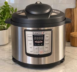 Instant Pot IP-LUX Multi-Use Pressure Cooker – Great Condition
