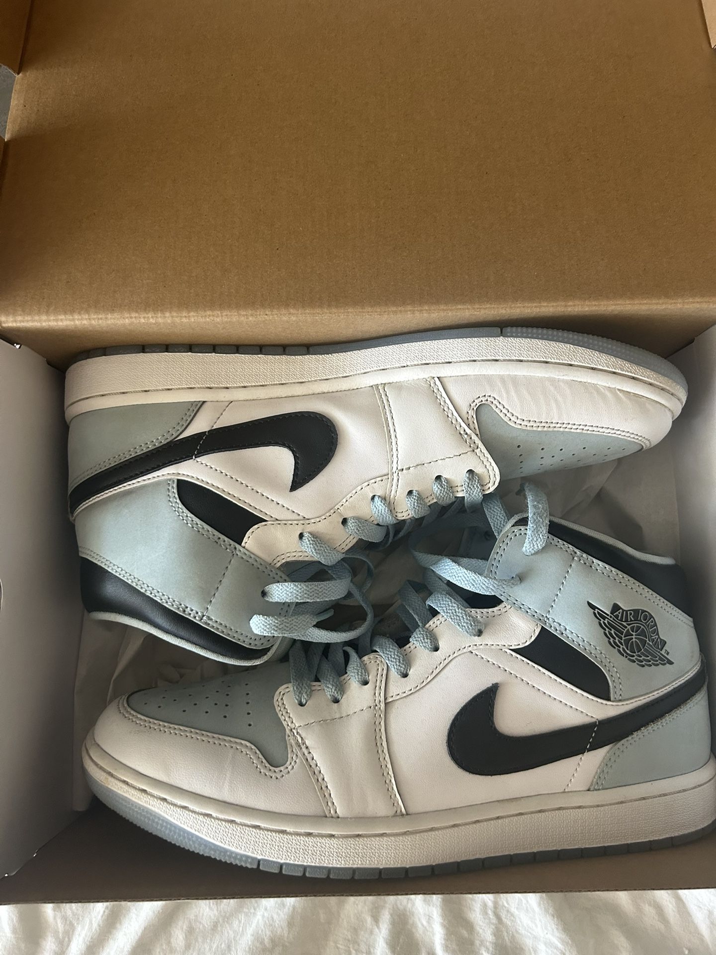 Air Jordan 1 Mid SE