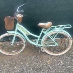 A woman beach cruiser vintage made by Huffy