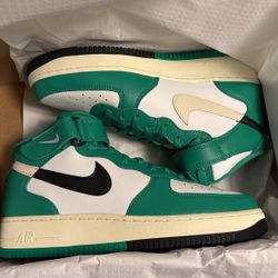 Nike Air Force 1 LV8