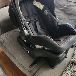 Graco Infant Car Seat And Base