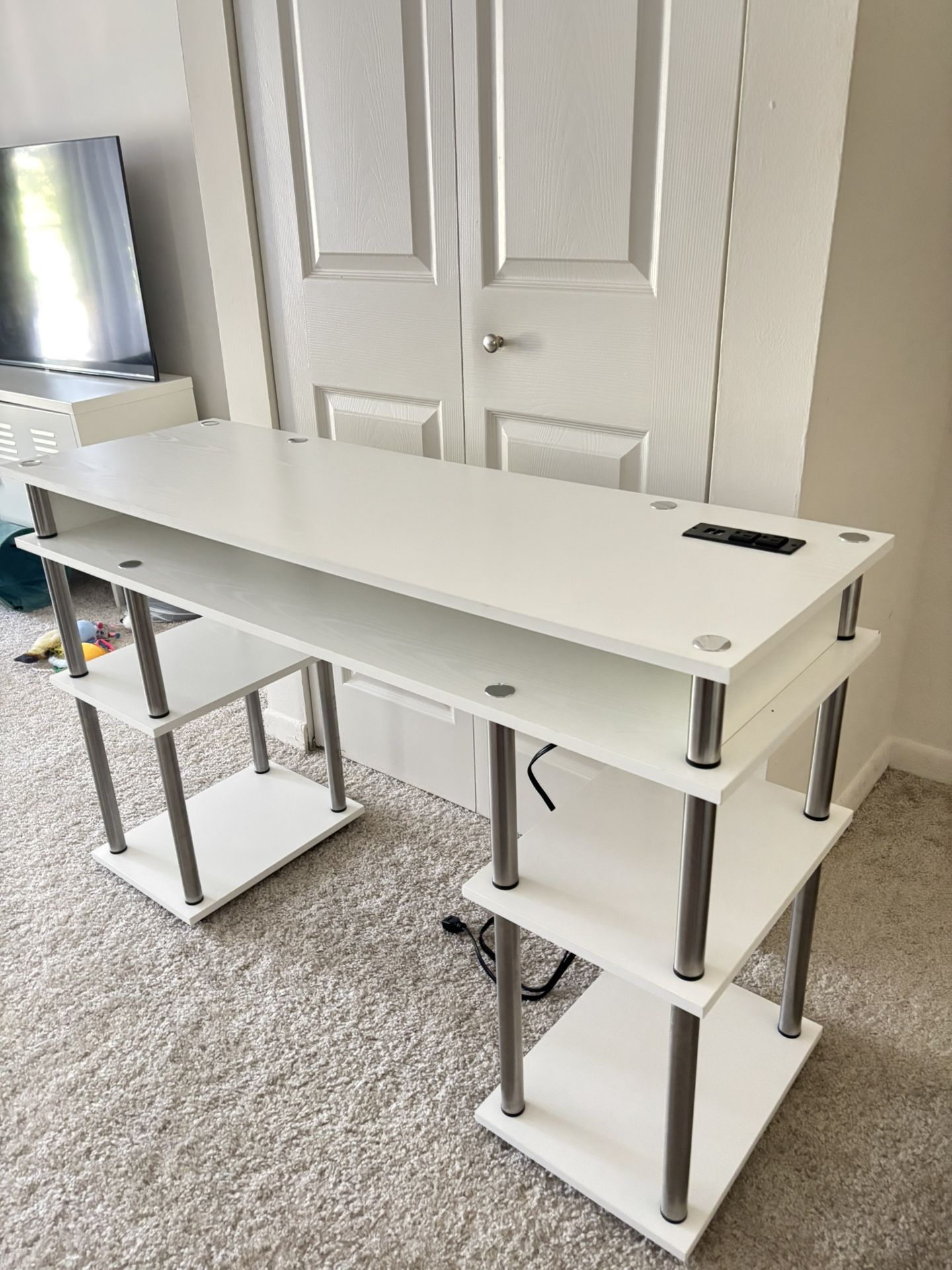 Nail Desk