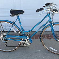 Vintage women's schwinn bike world tourist