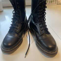 Dr marten Shoes