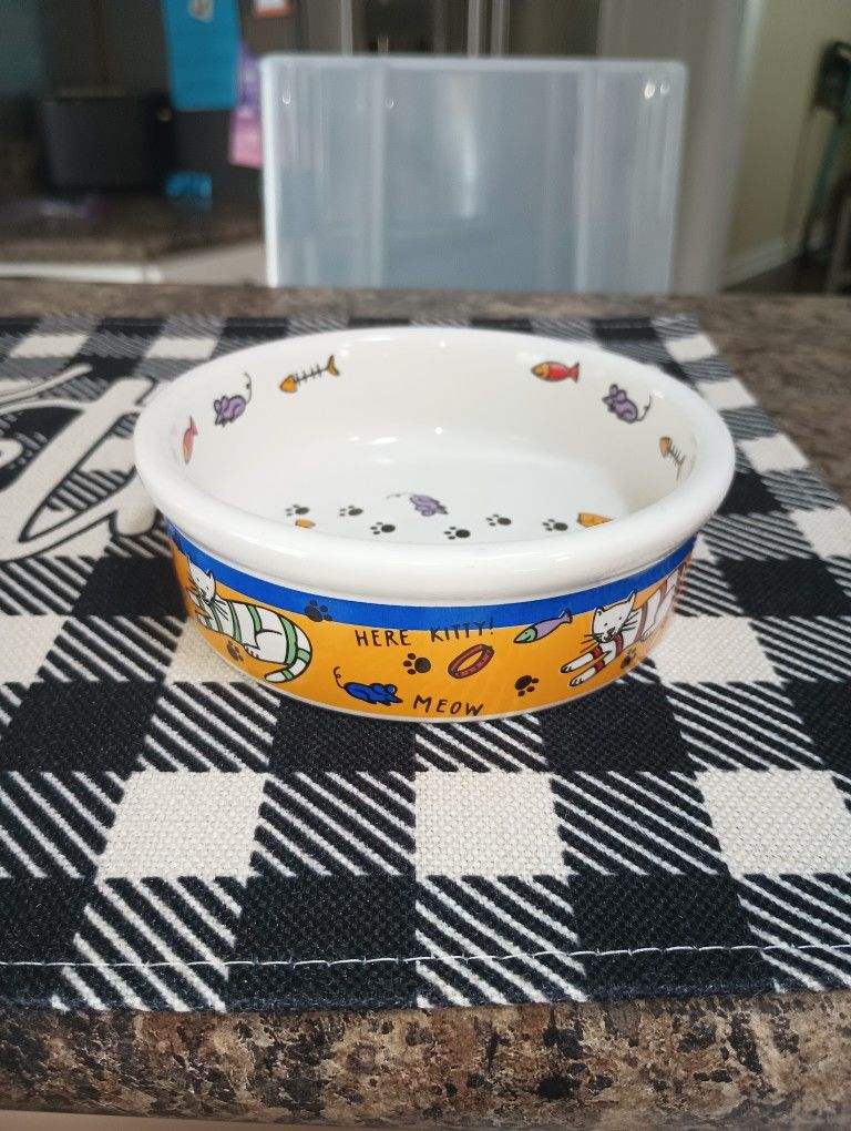 RIVERA VAN BEERS SIGNATURE PET BOWL