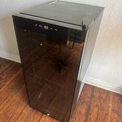 Ivation Single Zone 13.6'' Freestanding 18 Bottle Wine Refrigerator