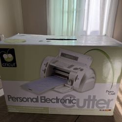 CRICUT MACHINE 