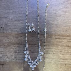 Wedding /Event  Jewelry With Carrying Case