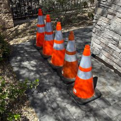 28 Inch Traffic Cones