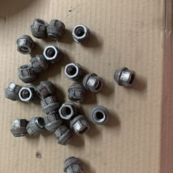 31 lug nuts M14 OEM Mopar Dodge Ram 2500 (NOT DUALLY)