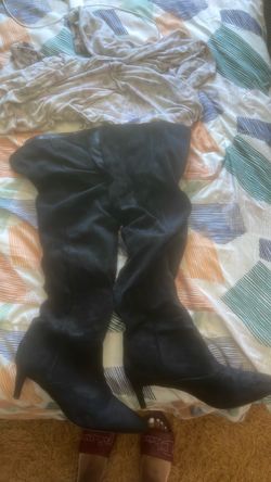 Knee high boots with heel