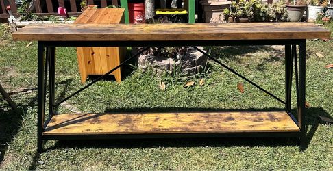 Gorgeous long entry table