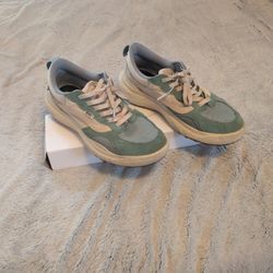 Vans, M 10