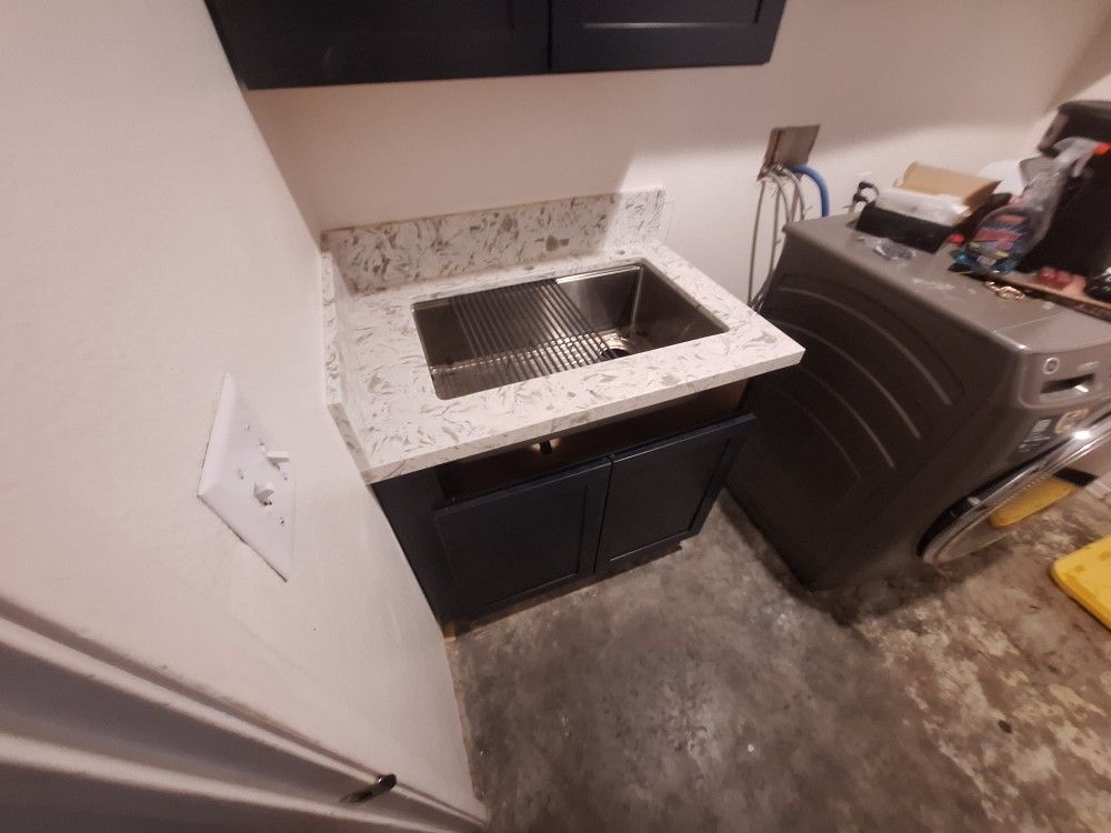 Late 19th Century Famille Rose Chinese Export PlateLaundry Kitchen Quart Cabinets Granito 