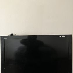 Sony Tv 40 Inch  Come With A Roku N Remote New Just Got A Bigger One 