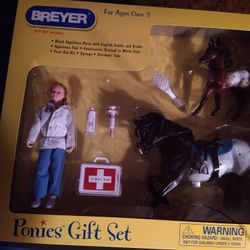 Breyer Ponies Gift Set  Vintage 2005