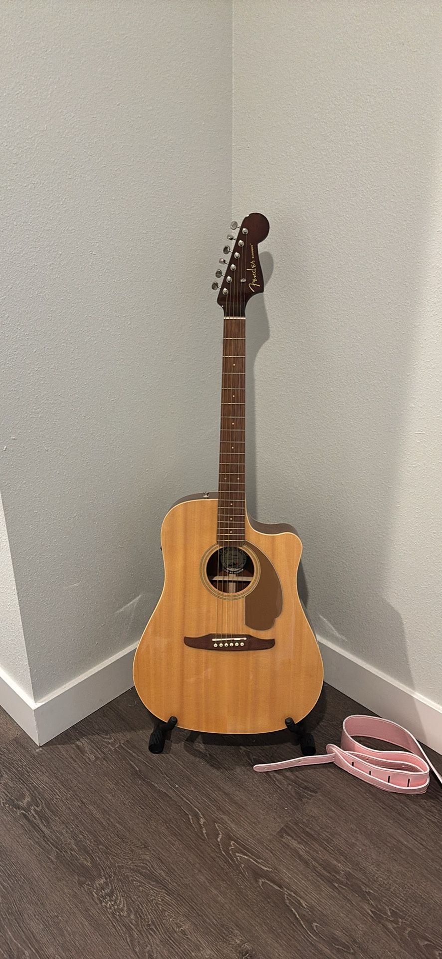 New Fender Redondo Guitar