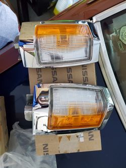 Nissan hardcopy front amber headlight corner