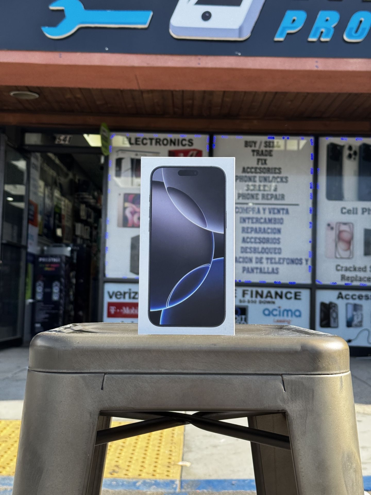 iPhone 16 Pro Max (Factory Unlocked)