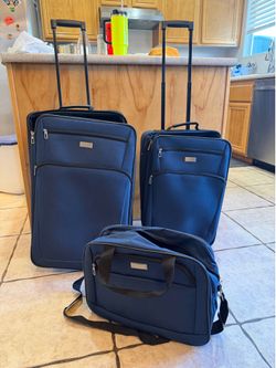 3-Piece Rolling Luggage Set – Great Condition – Navy Blue