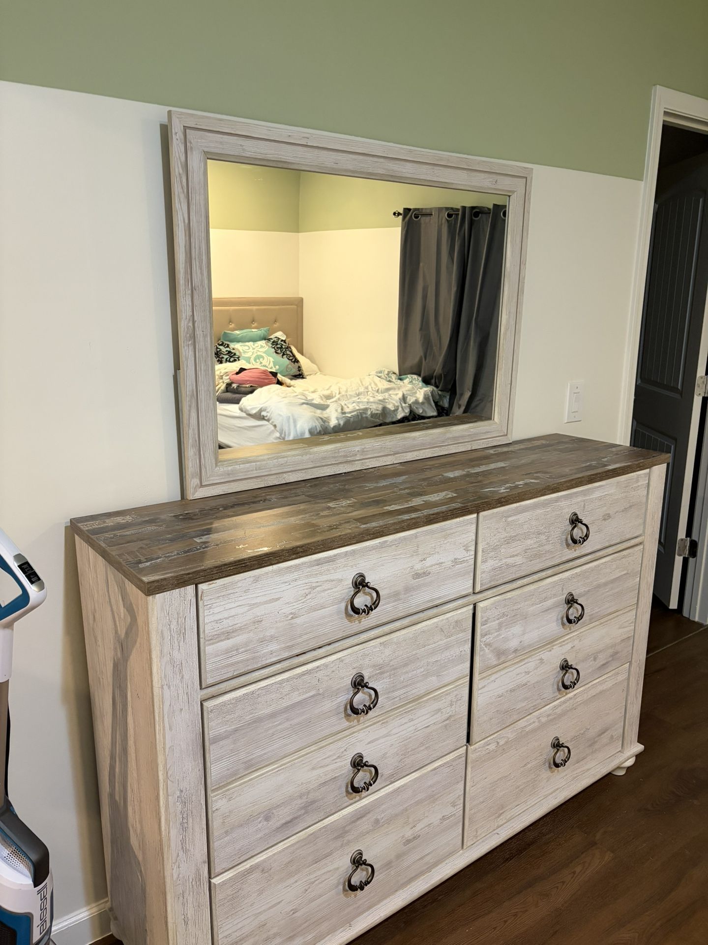 Dresser with mirror 