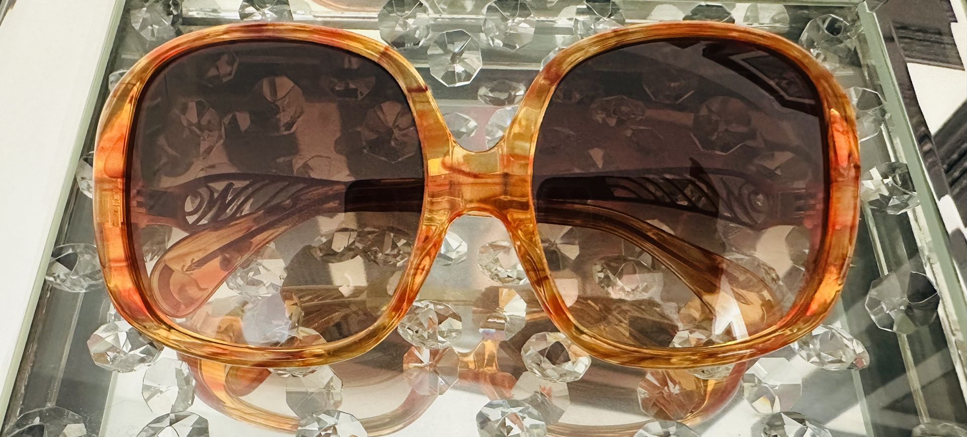 Wildfox LIZ Oversized Apricot Square Sunglass for Sale in  display picture 1