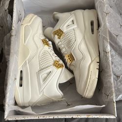 Jordan 4 Retro Metallic Gold size 8.5
