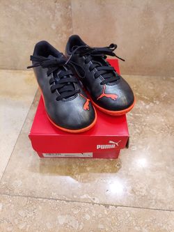 Boys PUMA sneakers sz 11