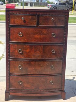 DRESSER